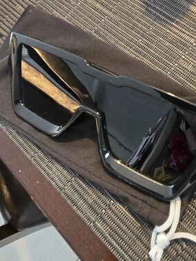 Bold Geometric Black Oversized Sunglasses